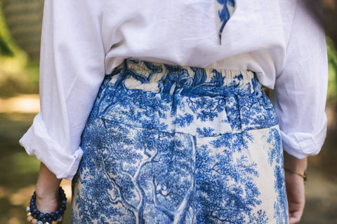 Cropped Artist Pant - Let The Light In Linen w/ Delft Print