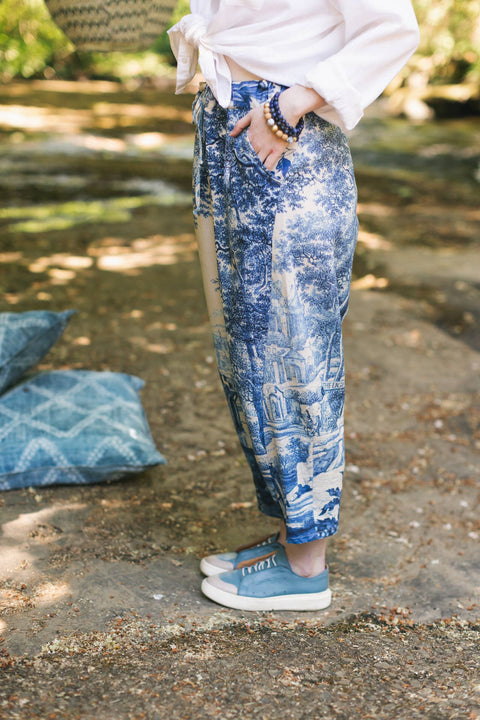 Cropped Artist Pant - Let The Light In Linen w/ Delft Print