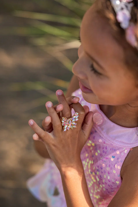 Vestirse: el conjunto de aretes y anillos Victoria