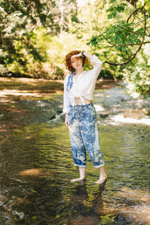 Cropped Artist Pant - Let The Light In Linen w/ Delft Print