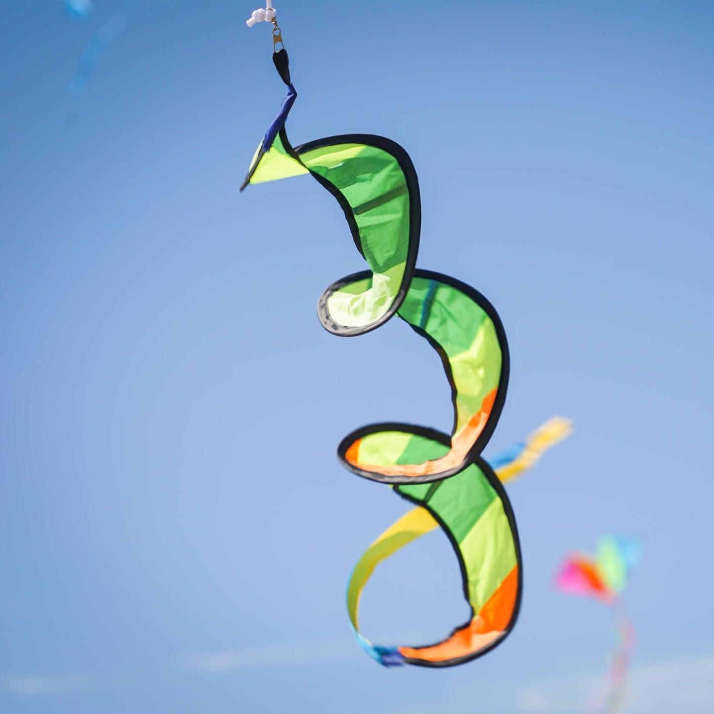 Kite - Rainbow Stripe Delta with Spinning Tail