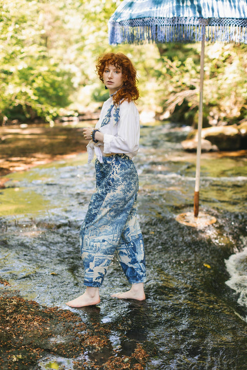Cropped Artist Pant - Let The Light In Linen w/ Delft Print