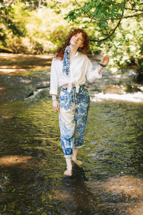 Cropped Artist Pant - Let The Light In Linen w/ Delft Print