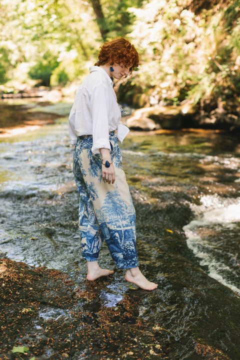 Cropped Artist Pant - Let The Light In Linen w/ Delft Print