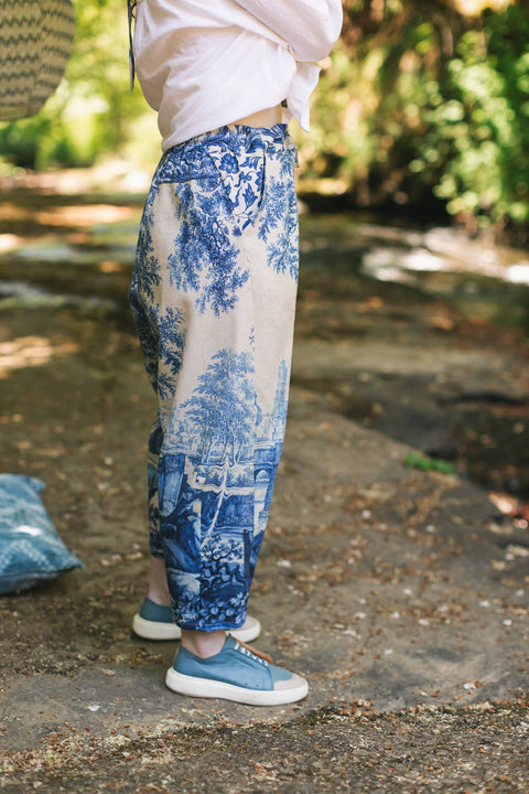 Cropped Artist Pant - Let The Light In Linen w/ Delft Print