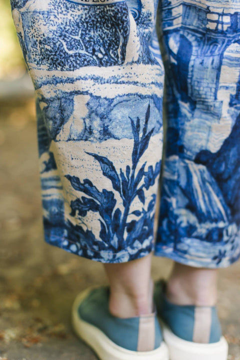 Cropped Artist Pant - Let The Light In Linen w/ Delft Print