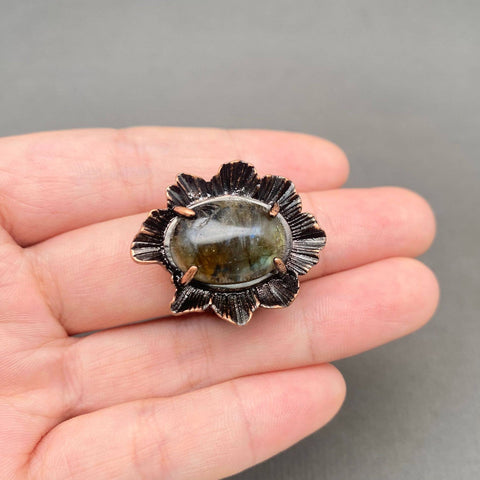 Ring - Vintage Anemousite Inlaid Bronze Flower Shape (Size 7-8)