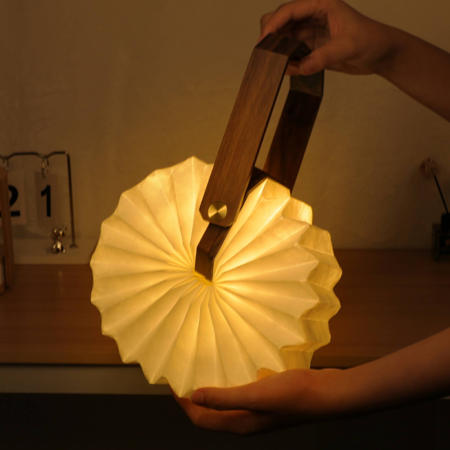 Lamp - Smart Origami Walnut