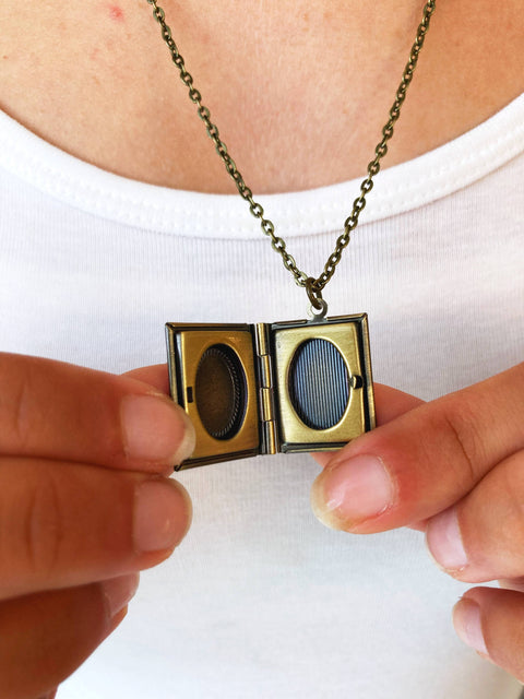 Necklace - Book Locket Pride and Prejudice Vintage Peacock: Bronze