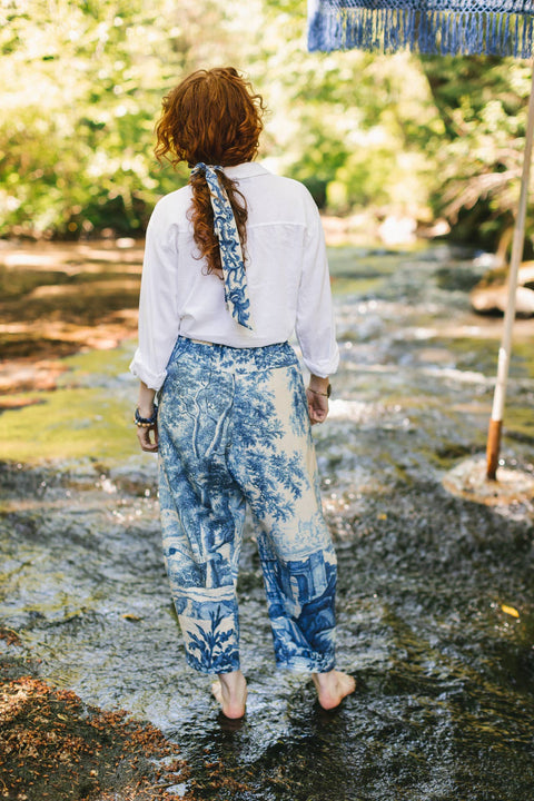 Cropped Artist Pant - Let The Light In Linen w/ Delft Print