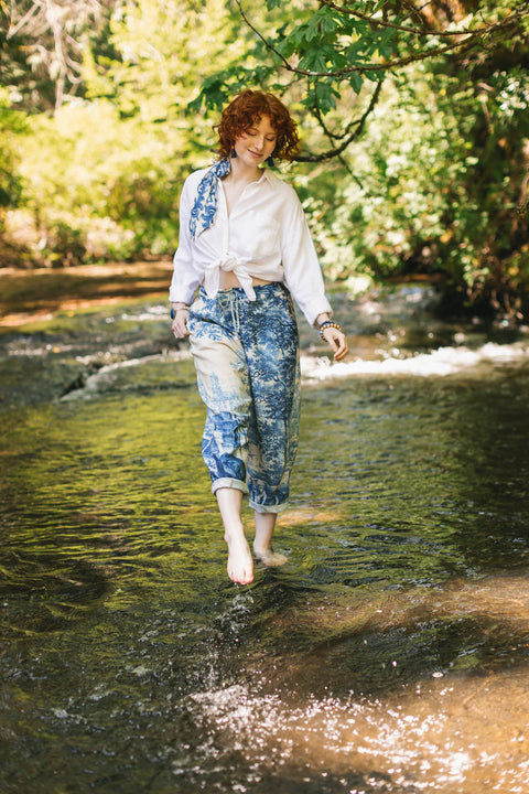 Cropped Artist Pant - Let The Light In Linen w/ Delft Print
