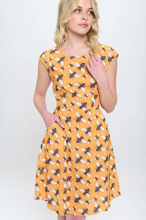 Last One - Medium: Dress - Bee Print With Pockets